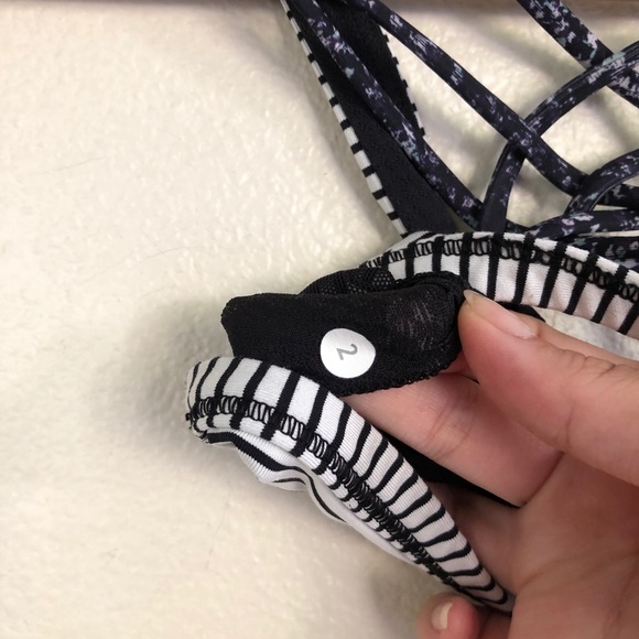 ✨RARE✨ LULULEMON Free To Be Wild Strappy Sports Bra in Hyper Stripe Black Ghost - Picture 12 of 12